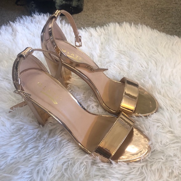 SOLD Gold heels - Picture 2 of 6